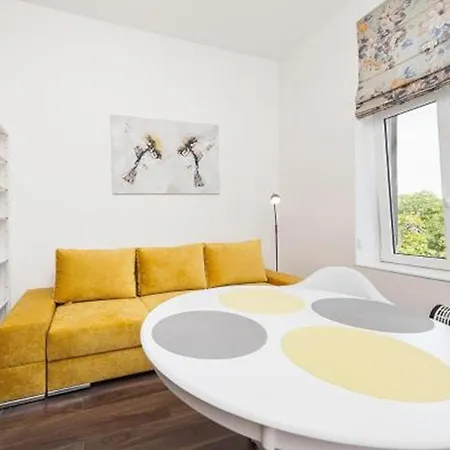 2 Nights Apartments - Great Location, Right Next To Main Rail And Bus Station, 10 Min To Main Square By Foot Aparthotel 3*