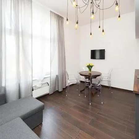 2 Nights Apartments - Great Location, Right Next To Main Rail And Bus Station, 10 Min To Main Square By Foot Aparthotel 3*