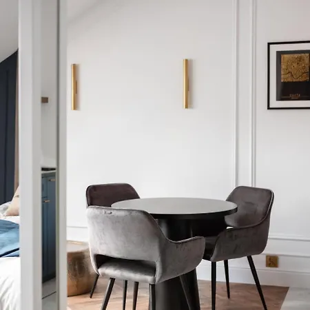 Palace Apartment *