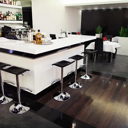 Hotel Queen Boutique 4*