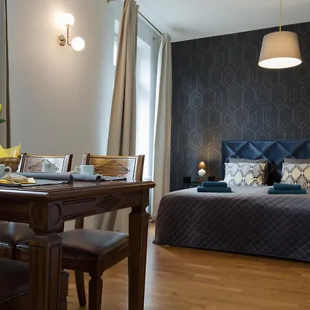 Modern In Old City Aparthotel