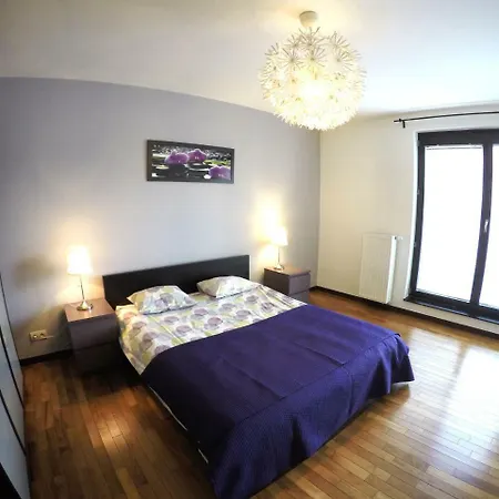 Meridian Apartment *