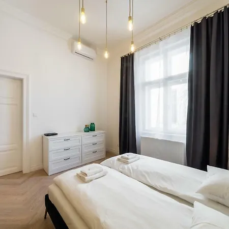Deluxe Old Town Sw. Krzyza Wawelofts Apartmán *