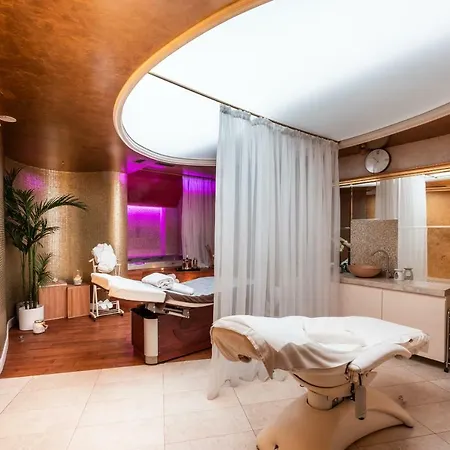 A11 & Spa Dermique Apartment *
