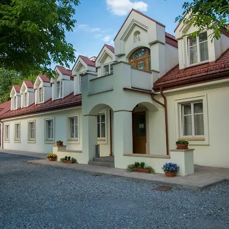 Goscinne Dom Sw. Szymona Homestay *