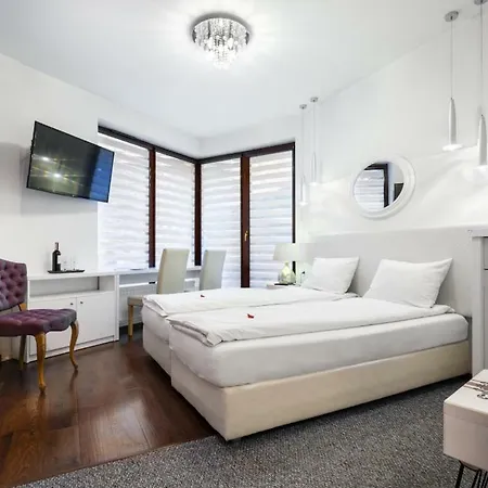Parkside Old Town Apartahotel 3*