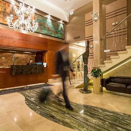 Farmona Business & 3* Krakow