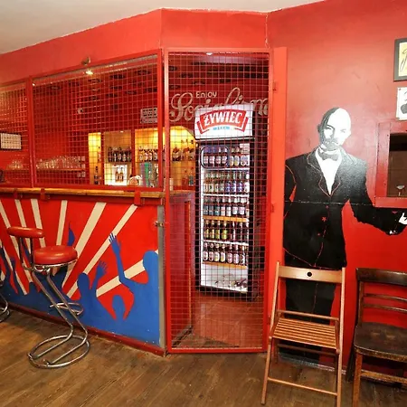 Good Bye Lenin Pub & Garden Hostel *