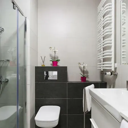Claro Ii By Renters Apartment