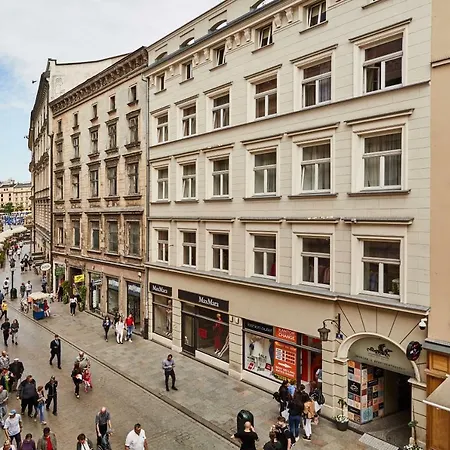 Aparthotel For Main Square 3*