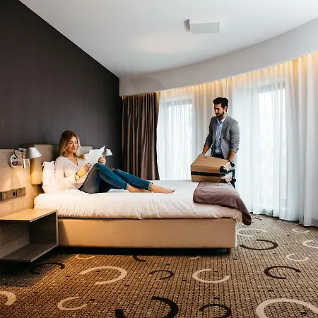 Q 4* Krakow
