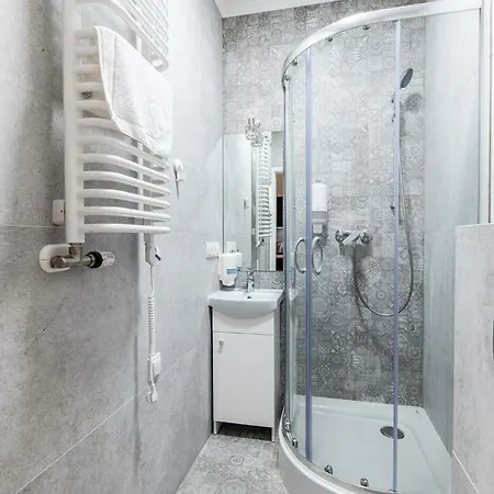 Lubomirskiego 23 - Great Location, 10 Min To Main Square By Foot, Right Next To Main Rail And Bus Station *