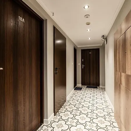 Lubomirskiego 23 - Great Location, 10 Min To Main Square By Foot, Right Next To Main Rail And Bus Station Cracovia