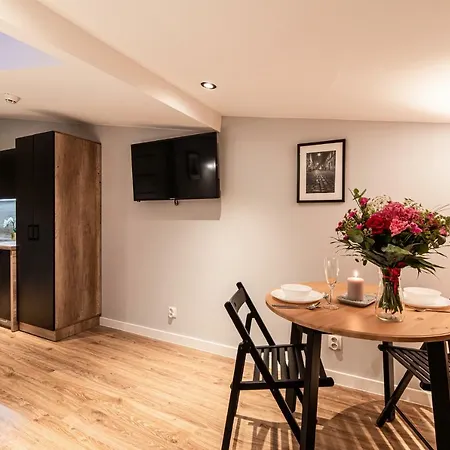 Lubomirskiego 23 - Great Location, 10 Min To Main Square By Foot, Right Next To Main Rail And Bus Station Apartahotel Cracovia