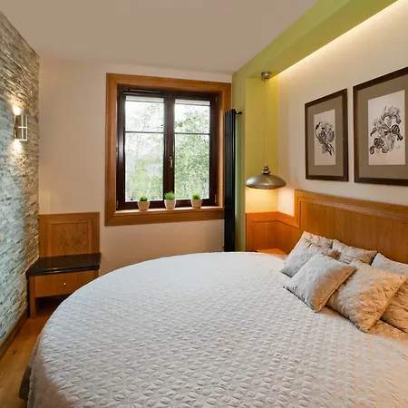 Parkside Old Town Apartahotel 3*