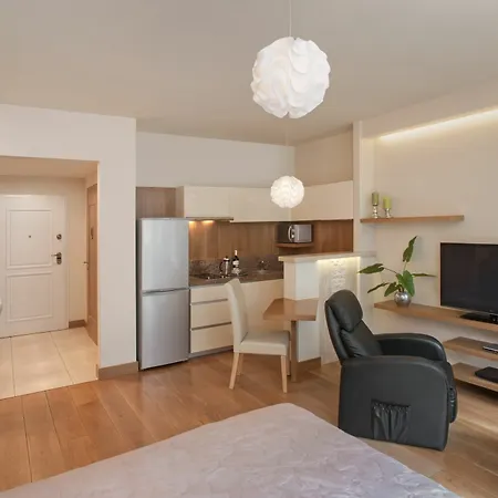 Parkside Old Town Apartahotel