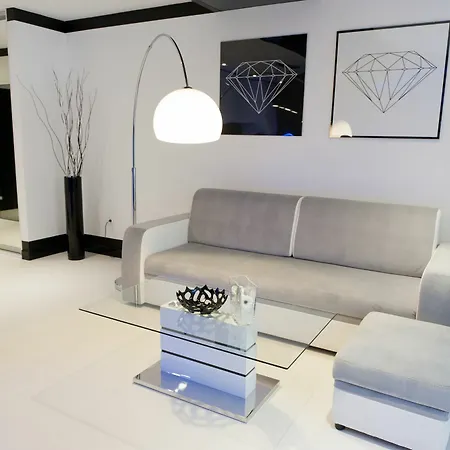 Apartment Diamonds