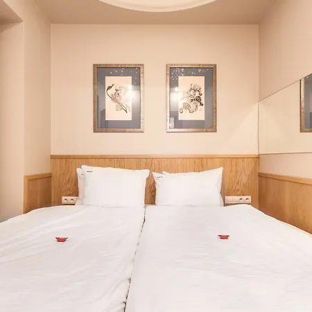 Apartahotel Parkside Old Town 3*