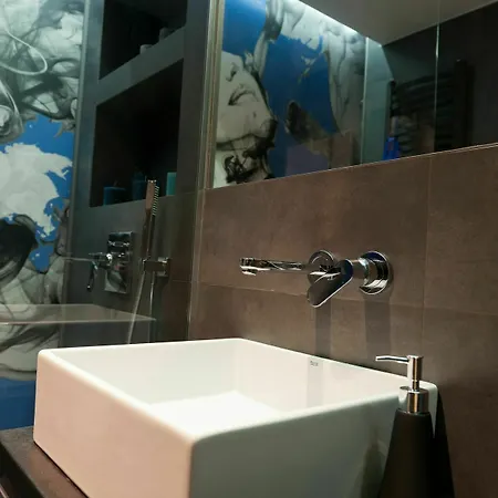 Diamonds Apartment *