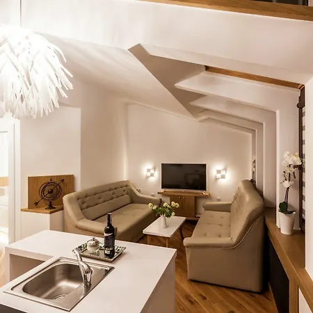 Parkside Old Town Apartahotel 3*