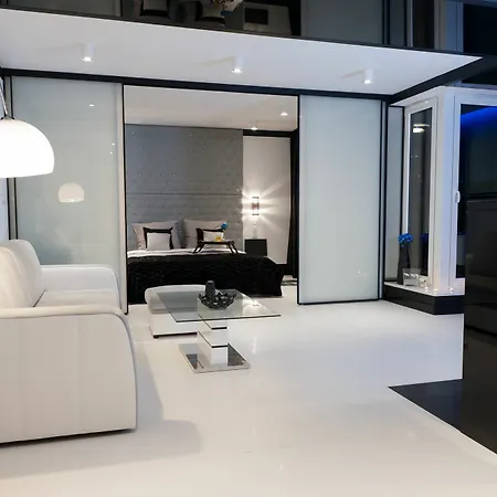 Diamonds Apartment *