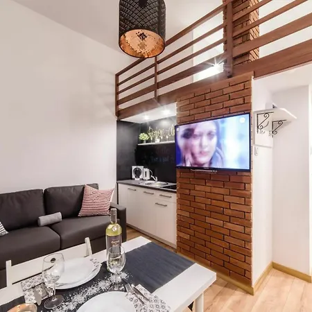 2 Nights Apartments - Great Location, Right Next To Main Rail And Bus Station, 10 Min To Main Square By Foot Krakow