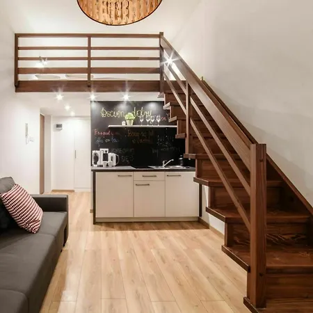 Aparthotel 2 Nights Apartments - Great Location, Right Next To Main Rail And Bus Station, 10 Min To Main Square By Foot 3*