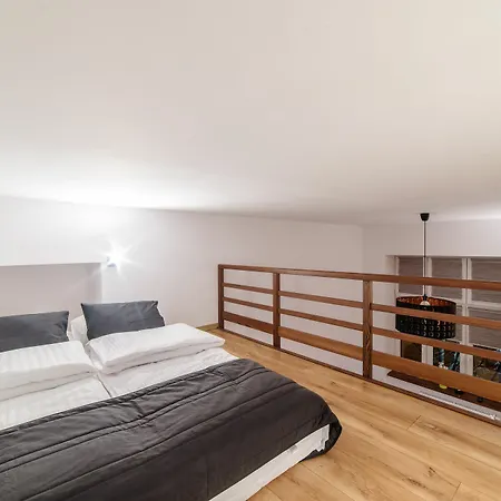 2 Nights Apartments - Great Location, Right Next To Main Rail And Bus Station, 10 Min To Main Square By Foot Aparthotel 3*