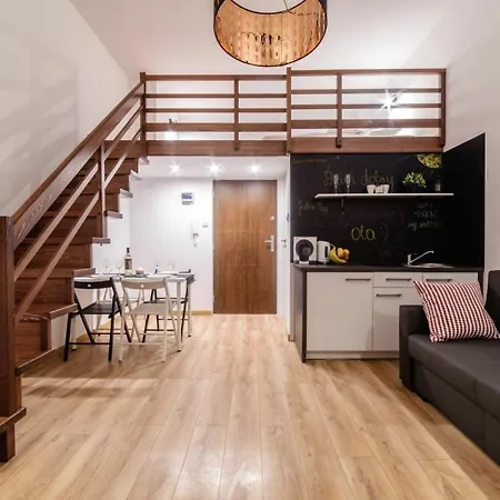 Aparthotel 2 Nights Apartments - Great Location, Right Next To Main Rail And Bus Station, 10 Min To Main Square By Foot 3*