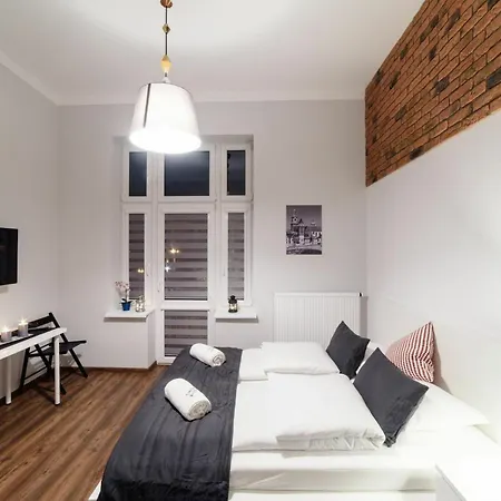 2 Nights Apartments - Great Location, Right Next To Main Rail And Bus Station, 10 Min To Main Square By Foot 3*