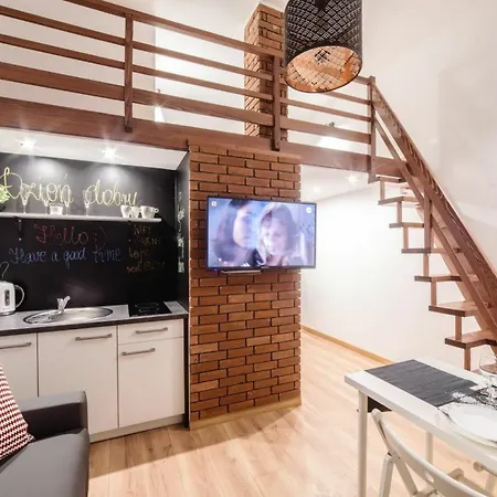 2 Nights Apartments - Great Location, Right Next To Main Rail And Bus Station, 10 Min To Main Square By Foot