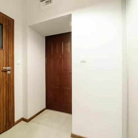 2 Nights Apartments - Great Location, Right Next To Main Rail And Bus Station, 10 Min To Main Square By Foot 3* Krakow