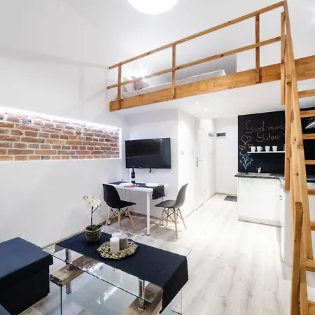2 Nights Apartments - Great Location, Right Next To Main Rail And Bus Station, 10 Min To Main Square By Foot 3*