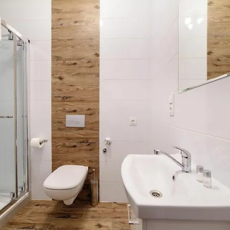 2 Nights Apartments - Great Location, Right Next To Main Rail And Bus Station, 10 Min To Main Square By Foot 3*