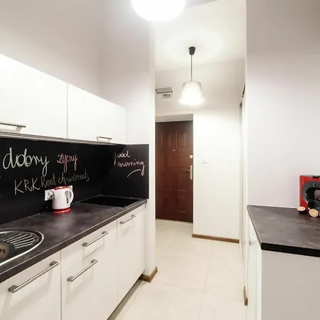 Aparthotel 2 Nights Apartments - Great Location, Right Next To Main Rail And Bus Station, 10 Min To Main Square By Foot