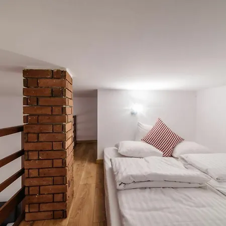 2 Nights Apartments - Great Location, Right Next To Main Rail And Bus Station, 10 Min To Main Square By Foot Aparthotel 3*