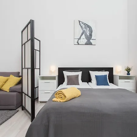 - Old Town Apartament