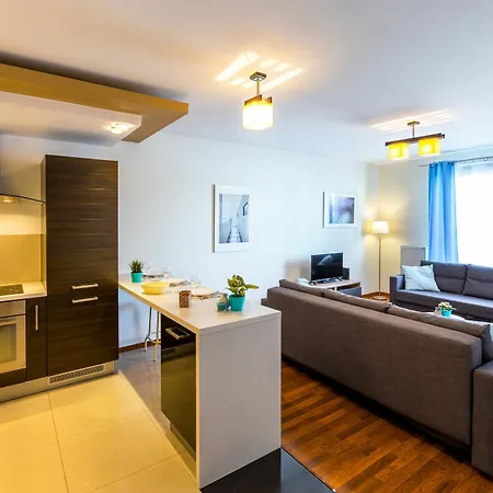 Friendhouse - Center *