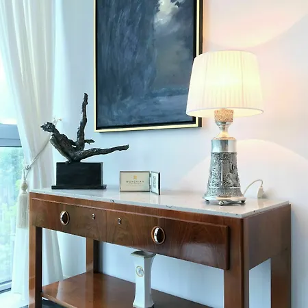 Aparthotel Mondrian Luxury & Old Town