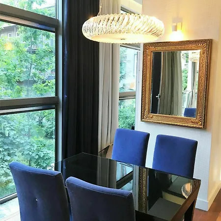 Aparthotel Mondrian Luxury & Old Town 5*