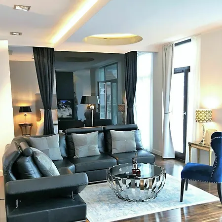 Aparthotel Mondrian Luxury & Old Town