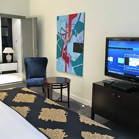 Mondrian Luxury & Old Town Aparthotel 5*