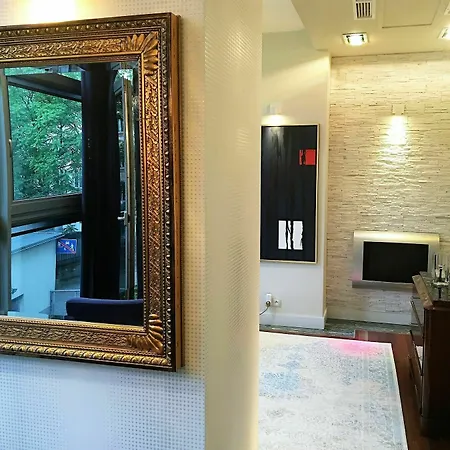 Aparthotel Mondrian Luxury & Old Town