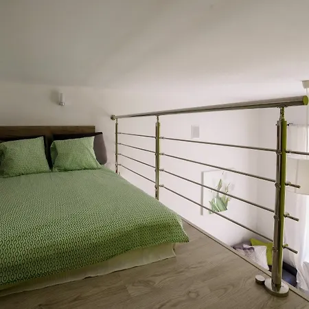 Rainbow 5 Apartment *