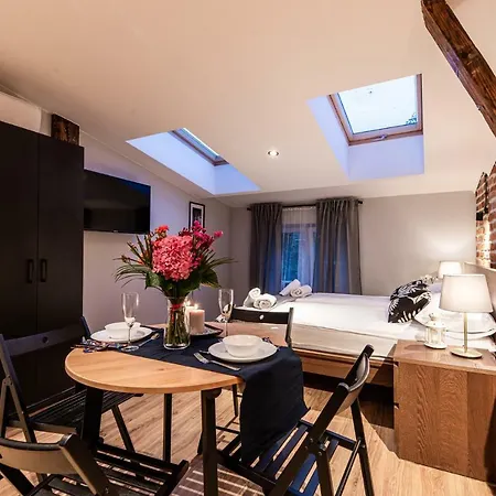 Lubomirskiego 23 - Great Location, 10 Min To Main Square By Foot, Right Next To Main Rail And Bus Station Apartahotel