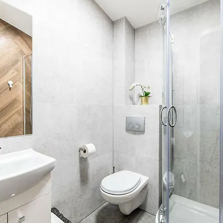 Apartahotel Lubomirskiego 23 - Great Location, 10 Min To Main Square By Foot, Right Next To Main Rail And Bus Station Cracovia
