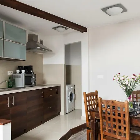 Leo Old Town Apartment *
