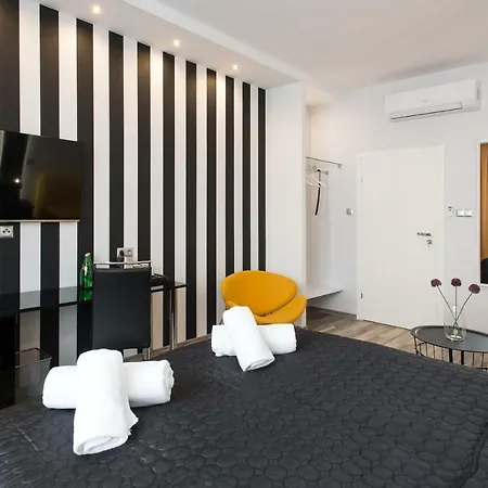 Apartment Leo Old Town *