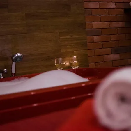Apartment Jacuzzi Red *
