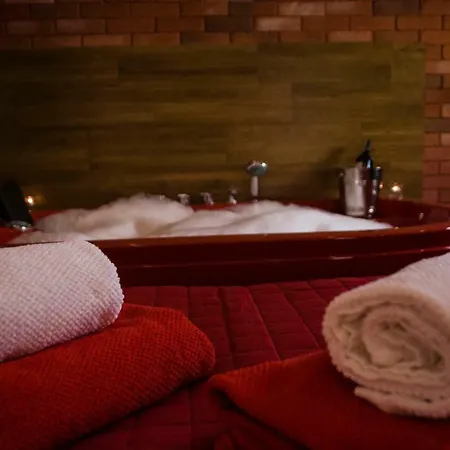 Jacuzzi Red *
